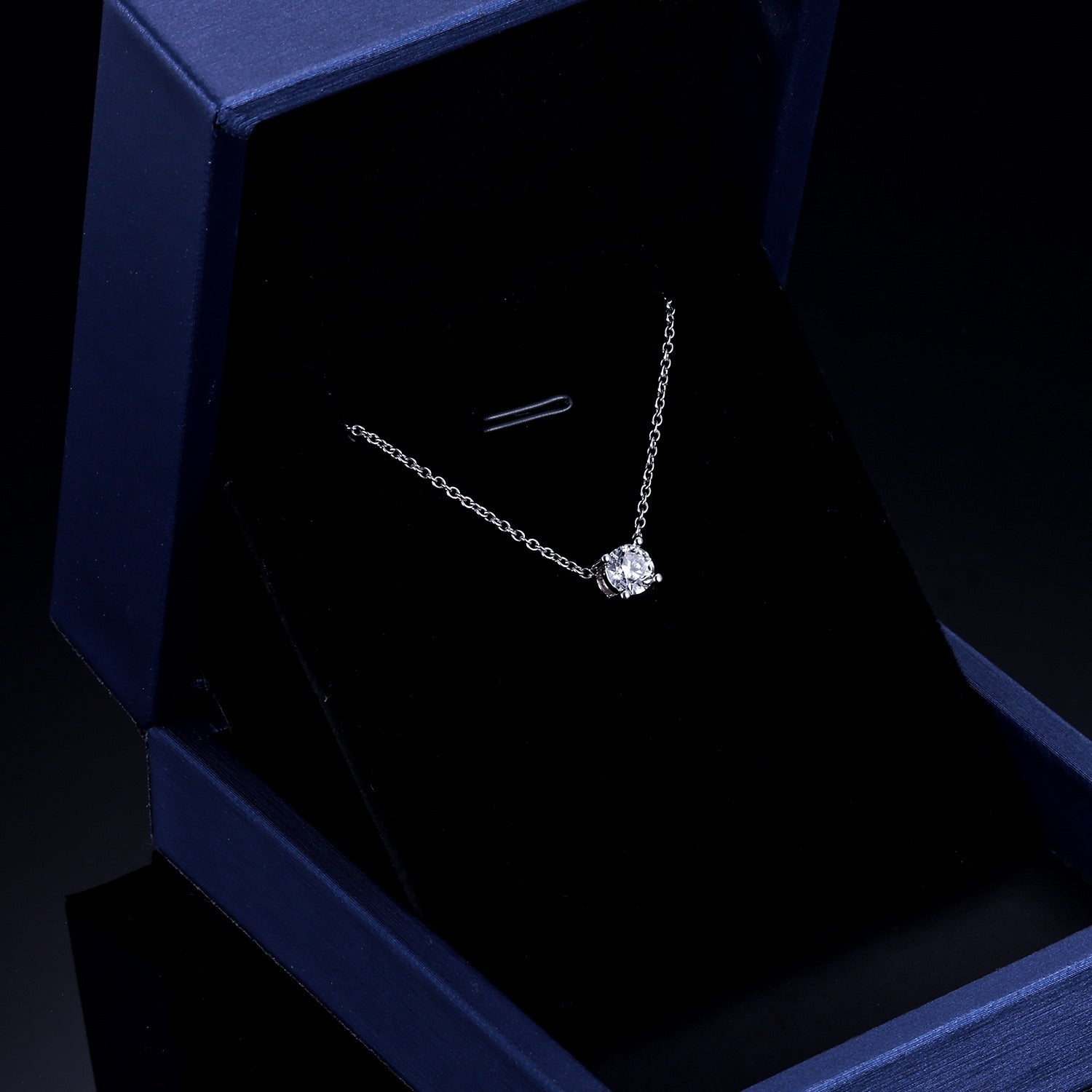 Naszyjnik z diamentem laboratoryjnym